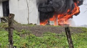 Düzce’de 3 katlı binanın garajında çıkan yangın söndürüldü